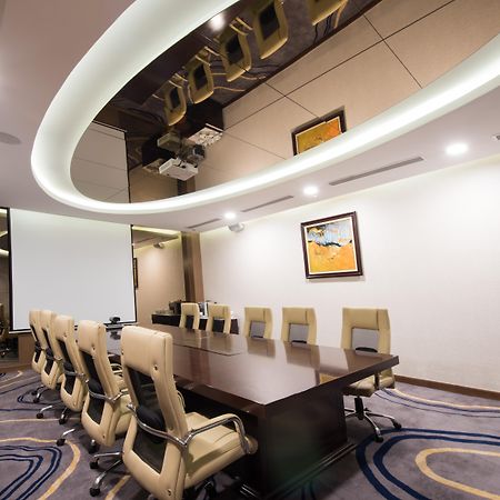 Vinpearl Resort & Spa Nha Trang Bay Exteriör bild Meeting room at the hotel