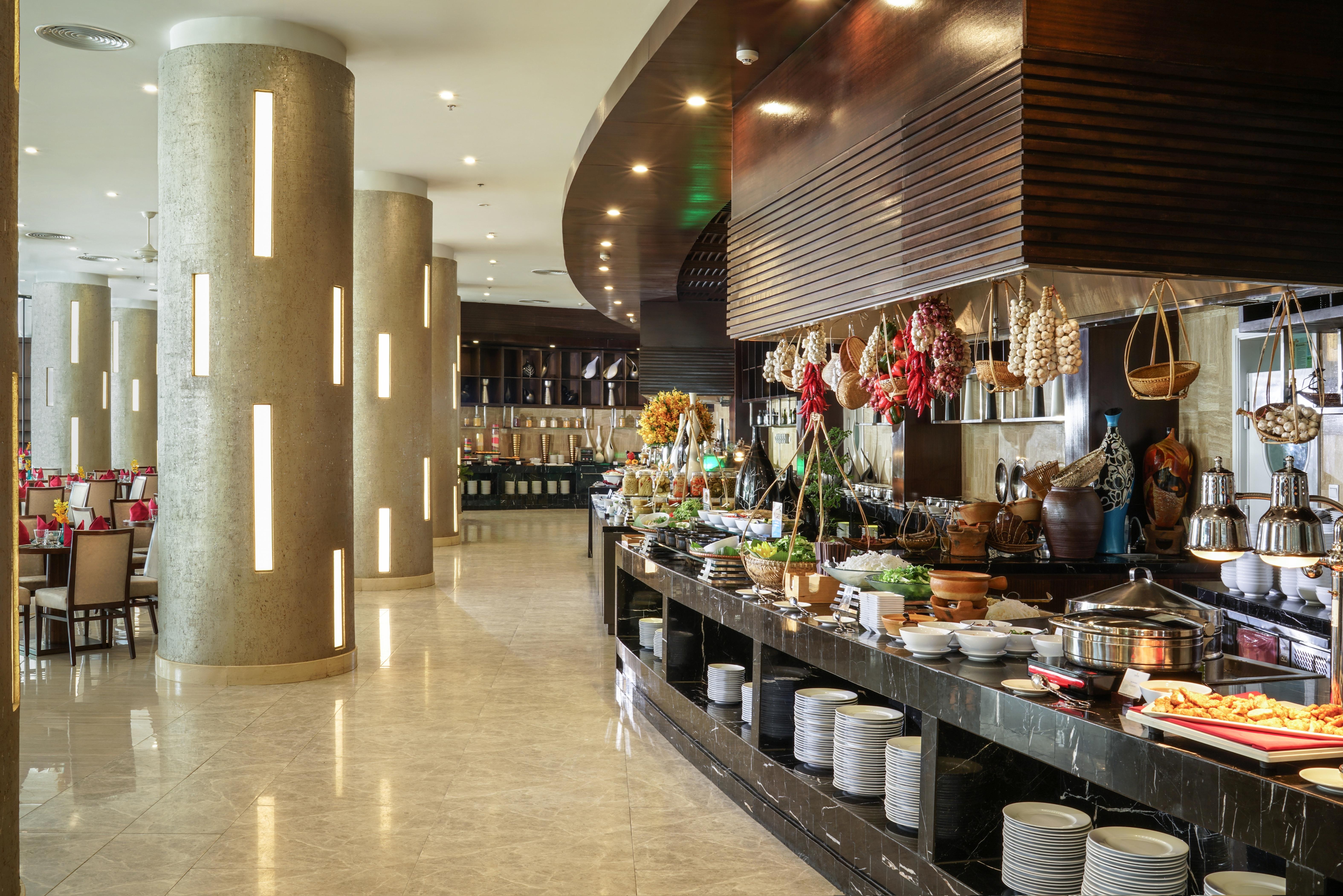 Vinpearl Resort & Spa Nha Trang Bay Exteriör bild The buffet at the hotel