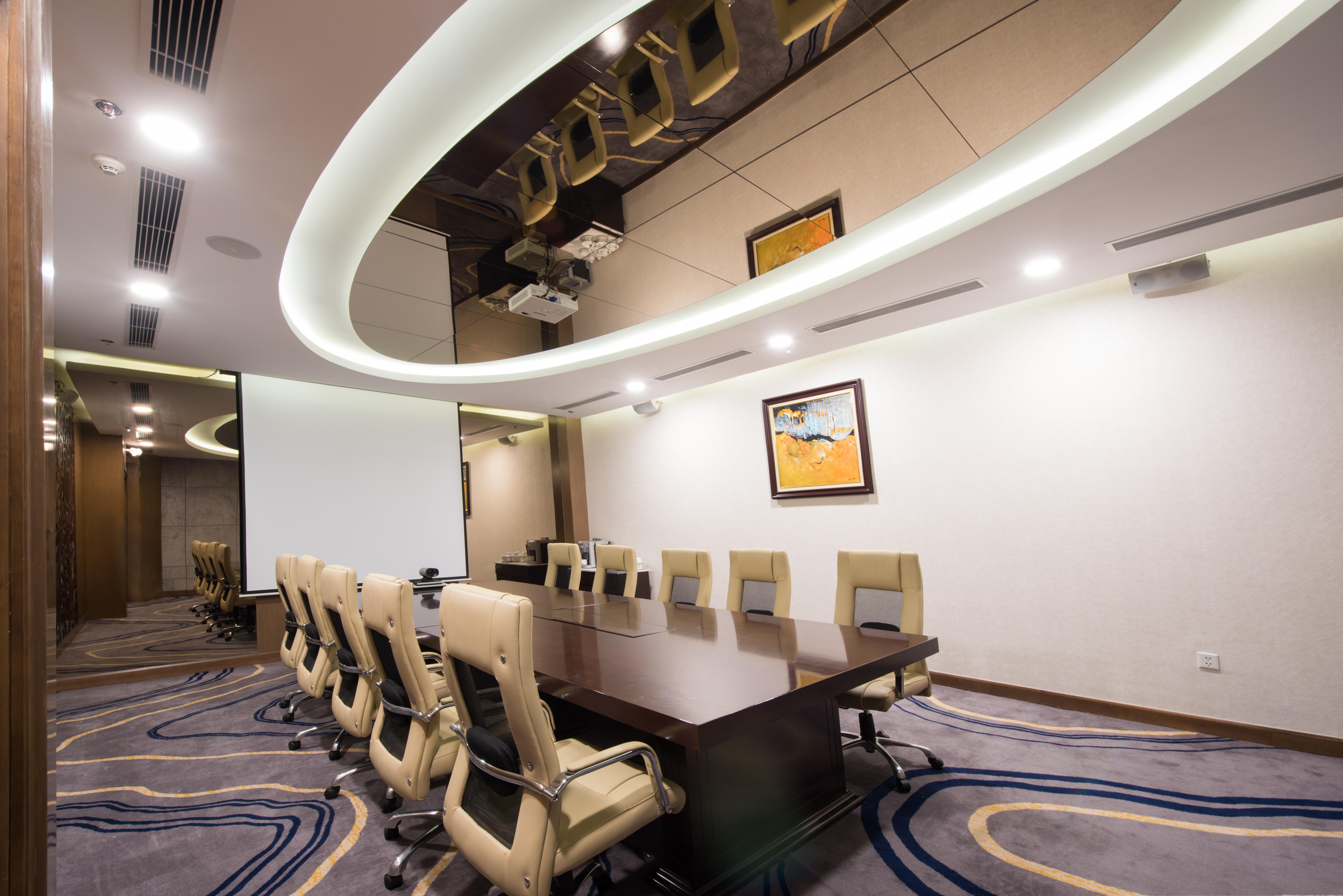 Vinpearl Resort & Spa Nha Trang Bay Exteriör bild Meeting room at the hotel