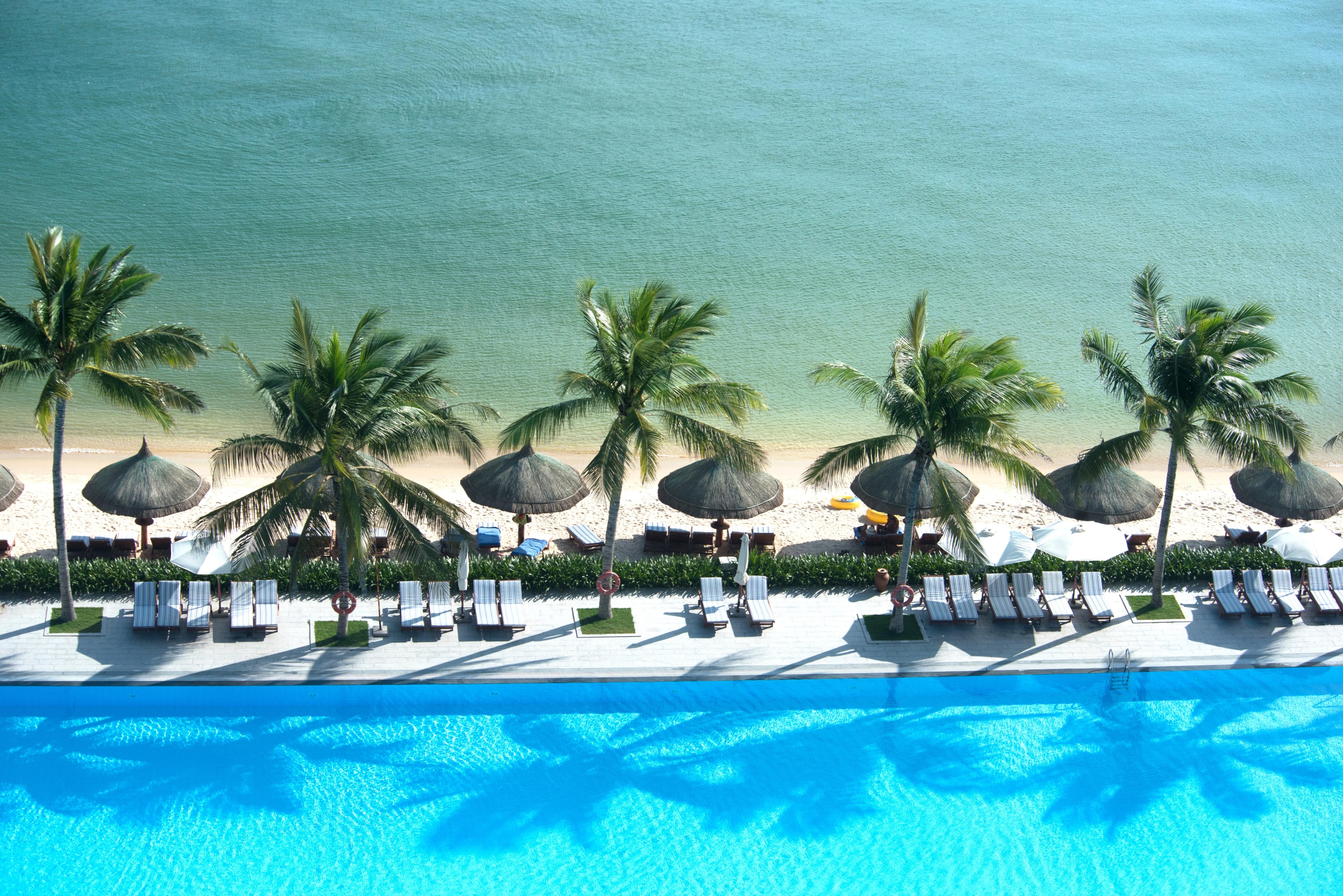 Vinpearl Resort & Spa Nha Trang Bay Exteriör bild A beach resort in Nha Trang