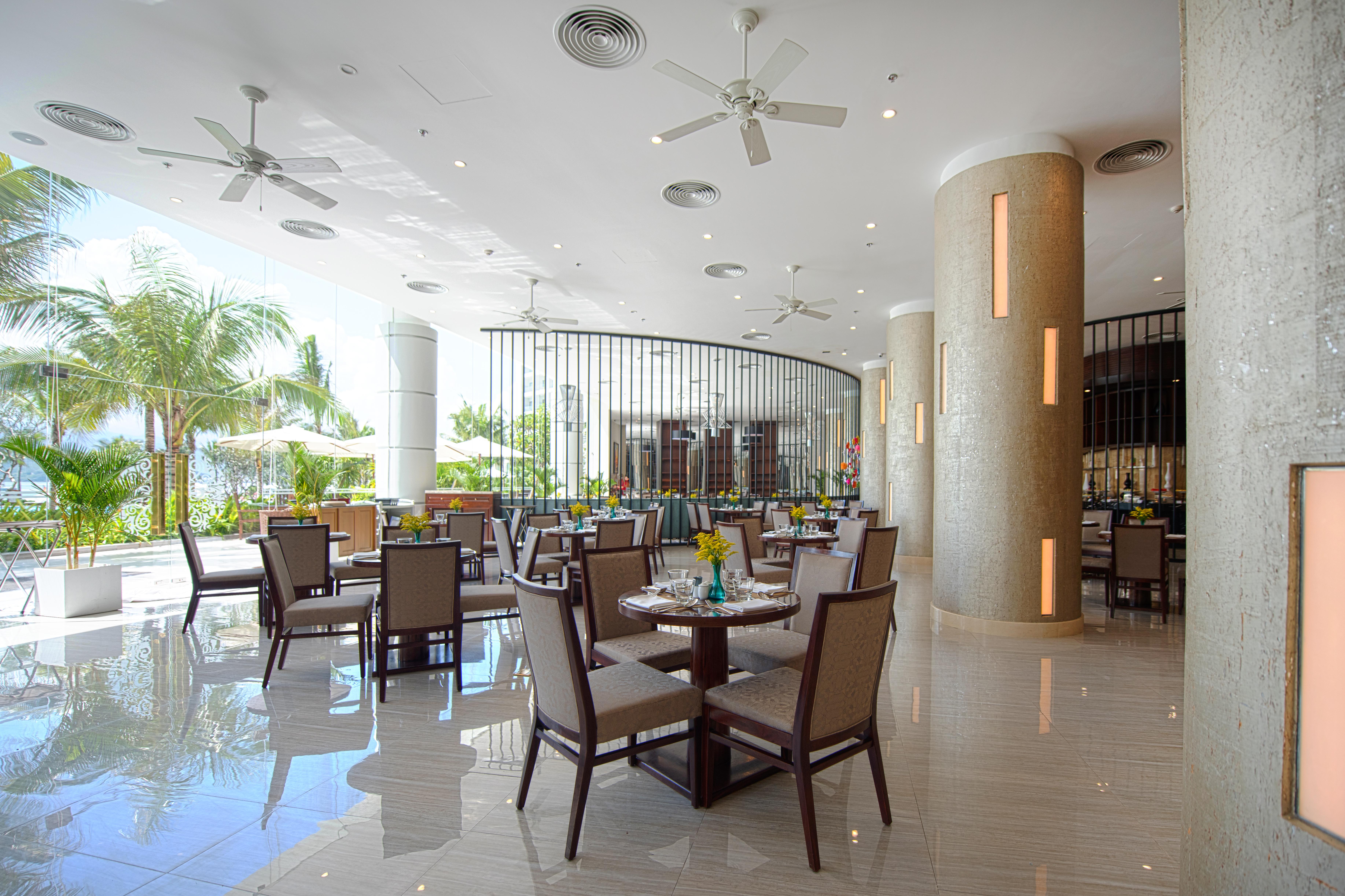 Vinpearl Resort & Spa Nha Trang Bay Exteriör bild The restaurant at the hotel