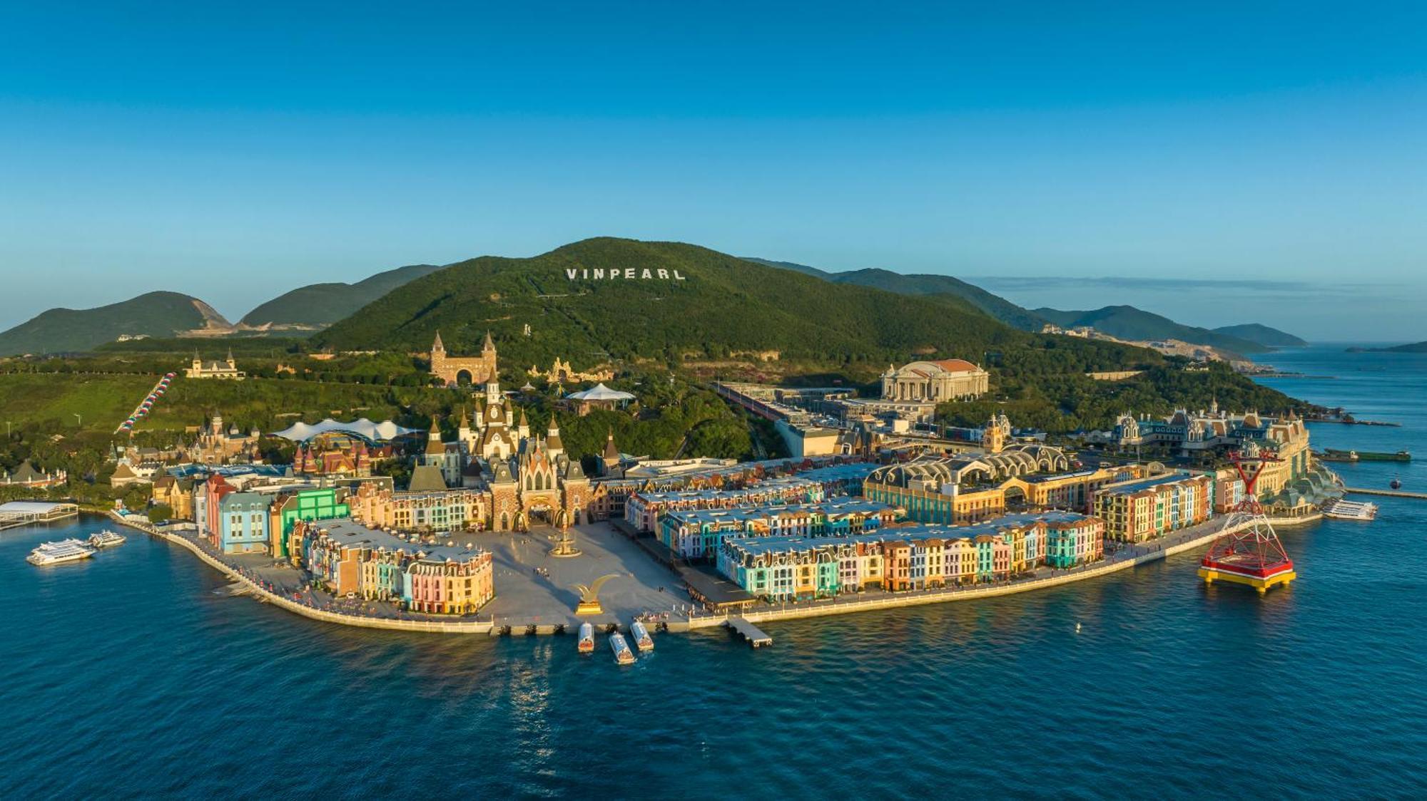 Vinpearl Resort & Spa Nha Trang Bay Exteriör bild View of the town