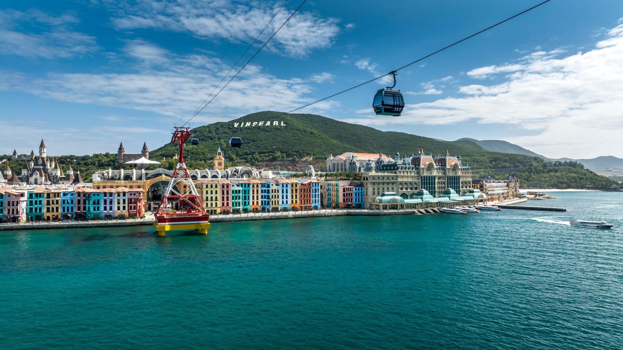 Vinpearl Resort & Spa Nha Trang Bay Exteriör bild View of the cable car