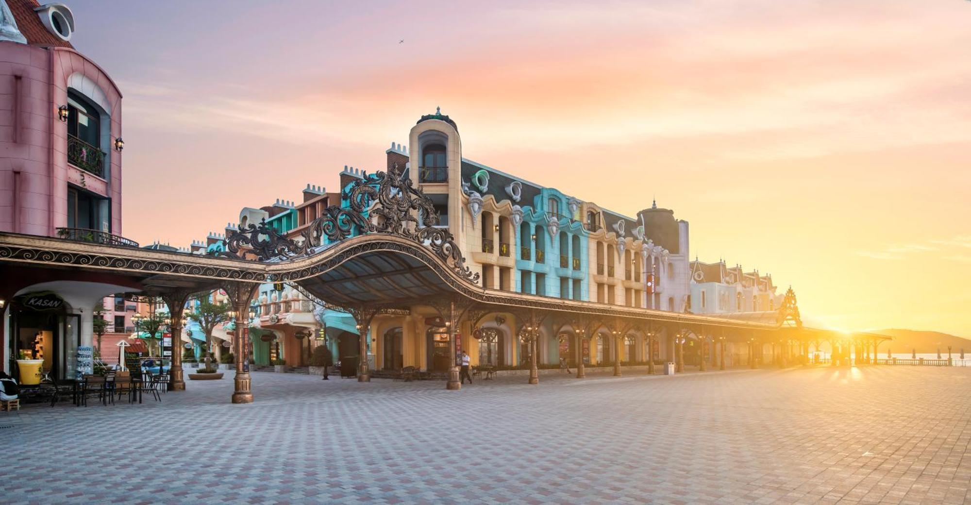 Vinpearl Resort & Spa Nha Trang Bay Exteriör bild The Village Outlets at Atlantis Paradise Island