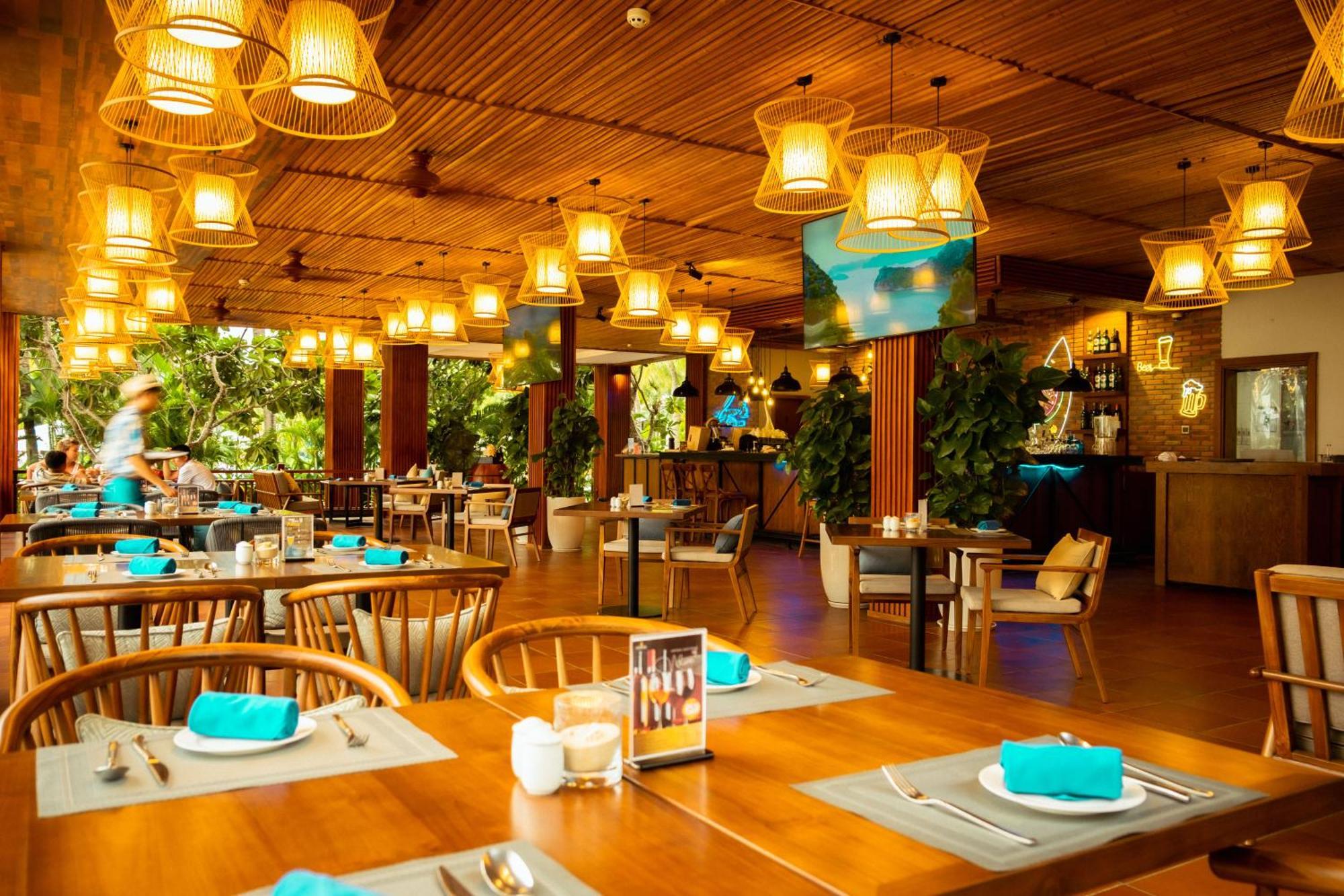 Vinpearl Resort & Spa Nha Trang Bay Exteriör bild The interior of the restaurant