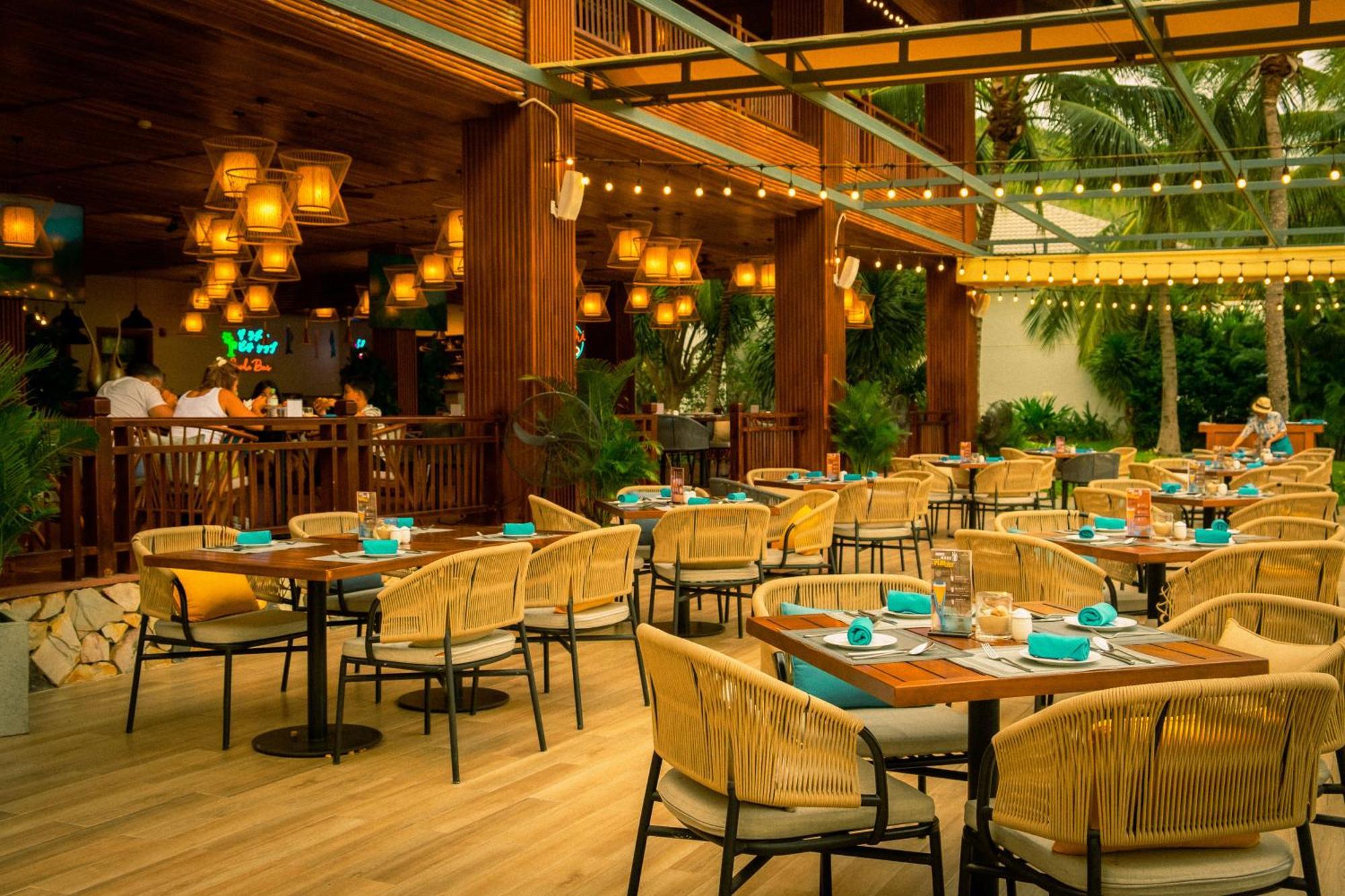Vinpearl Resort & Spa Nha Trang Bay Exteriör bild The Beach Club